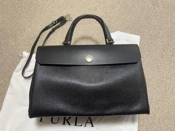 FURLA 블랙 가죽 백 *부속 키 참 있음