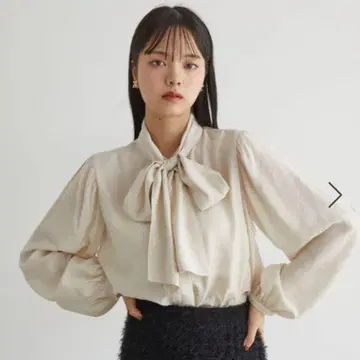 [세탁 가능] 빅 보타이 블라우스