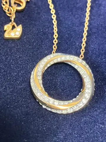 SWAROVSKI 스와로브스키 목걸이 twist