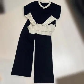 아쿠아 가라지 바이컬러 니트 셋업