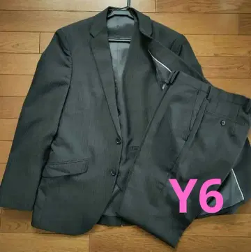 다크 그레이 비즈니스 정장 쓰리피스