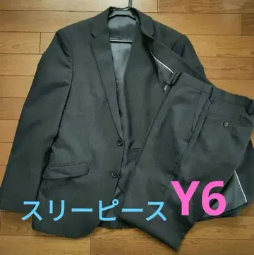 다크 그레이 비즈니스 정장 쓰리피스