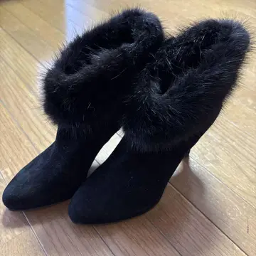 긴자 카네마츠 블랙 퍼(Fur) 장식 스웨이드 부티