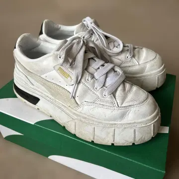 Puma 통굽 화이트 스니커즈 24.5cm