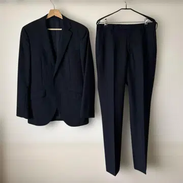 다크 네이비 비즈니스 정장 셋업