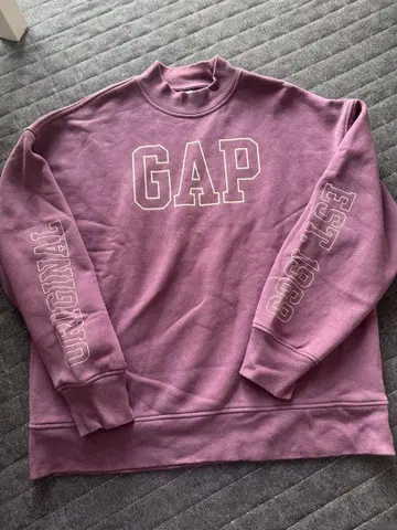 GAP 퍼플 크루넥 맨투맨