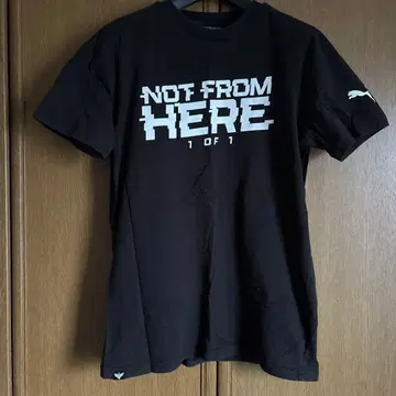 NOT FROM HERE 1 OF 1 티셔츠 블랙