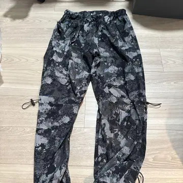 Marcelo burlon 카모 패턴 경량 나일론 팬츠