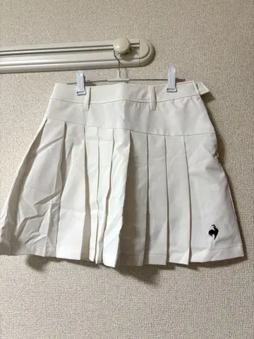 Le Coq Sportif 화이트 플리츠 스커트