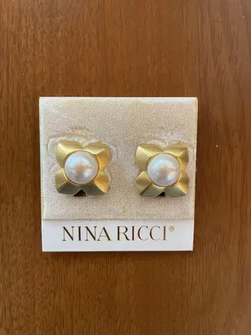 NINA RICCI 펄 장식 귀찌
