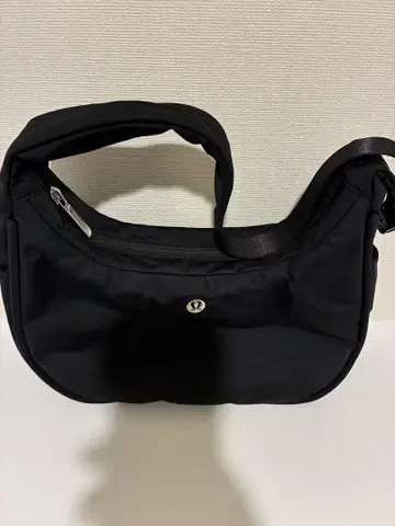 lululemon 블랙 숄더백 단종