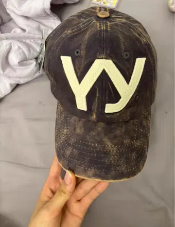 다크 브라운 YW 로고 야구 모자