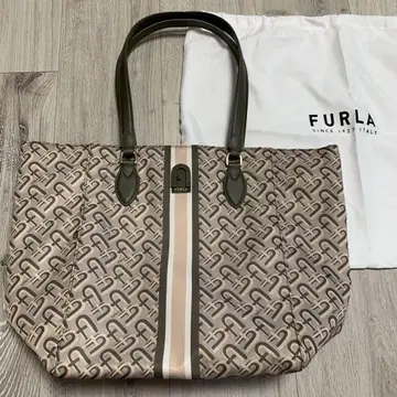 새상품급 FURLA 로고 나일론 토트백 베이지 올리브