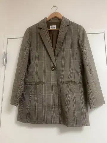 브라운 체크 무늬 테일러드 자켓