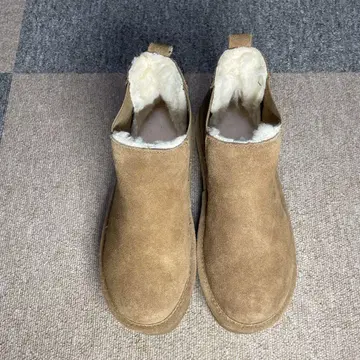 BEARPAW 베이지 사이드 고어 어그 부츠