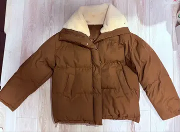 브라운 퍼(fur) 다운 자켓 숏 기장