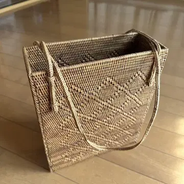 발리 브라운 스퀘어형 바스켓백