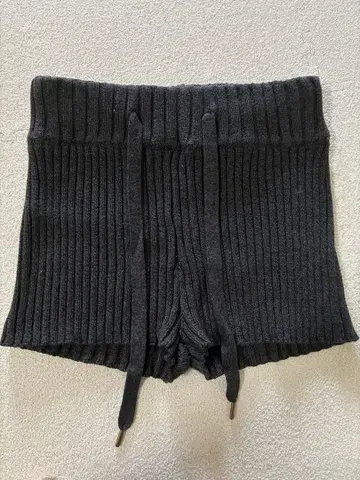 JUEMI 다크 그레이 숏팬츠