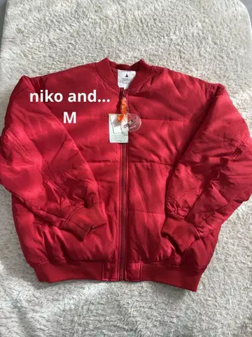 niko and - 레드 점퍼 M