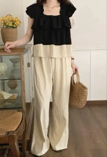 [여름 아이템 SALE] esutoreja 프릴 달린 셋업 블랙/베이지