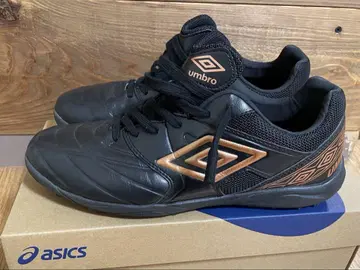 액셀러레이터 TR 엑스트라 와이드 UMBRO 풋살화 26.0