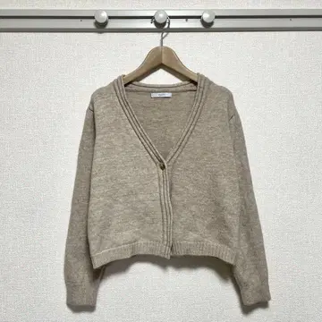 [ 새상품급 ] calin(카란) 숏 기장 가디건 V넥 가디건