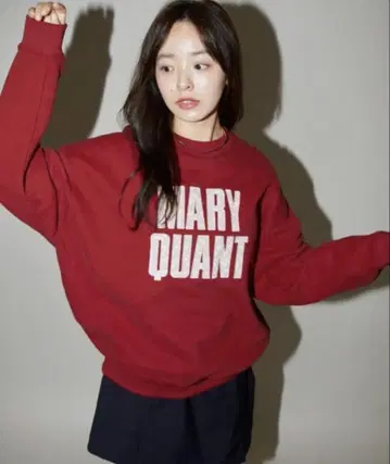 MARY QUANT 빨간색 로고 맨투맨