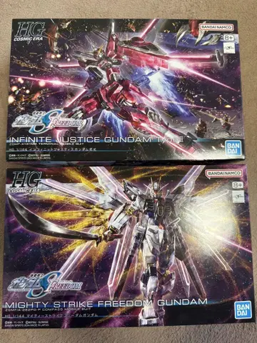 미조립 HG 마이티 스트라이크 프리덤 건담 + 인피니트 저스티스식