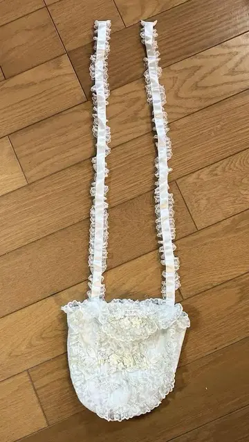 사엘라 히스 크로네 소품함