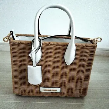 새상품급 미사용 MICHAEL KORS 바스켓백 브라운/화이트
