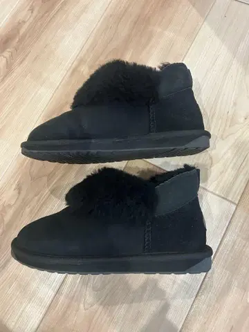 EMU Australia 블랙 어그 부츠