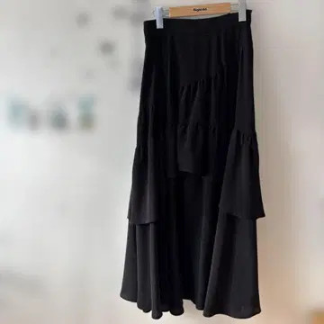 EATME 블랙 플레어 롱 스커트