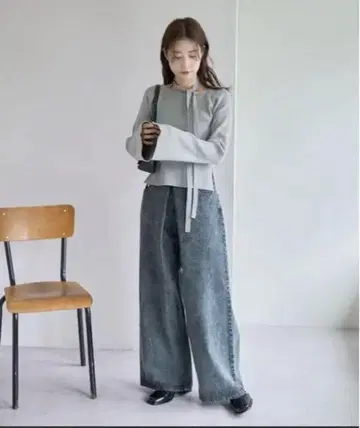 보타이 배색 리브 니트