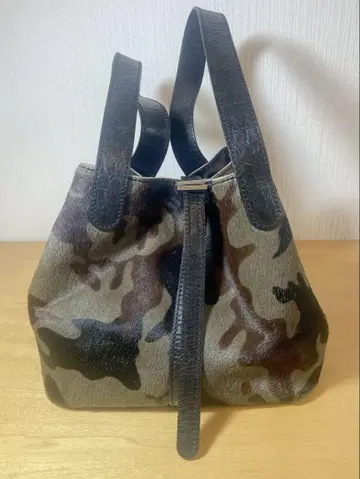 Les sacs Adam 카모 패턴 퍼 토트백