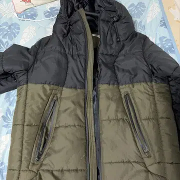 Nylatus 후드 부착 다운 자켓 L 사이즈 블랙 올리브