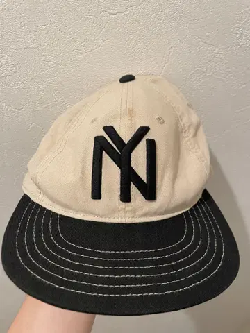 American Needle NY 로고 캡 베이지와 블랙