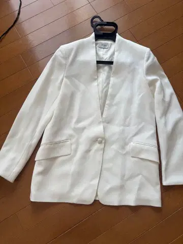 화이트 노카라 자켓
