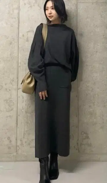 [ Mila Owen ] 니트 셋업 차콜 그레이