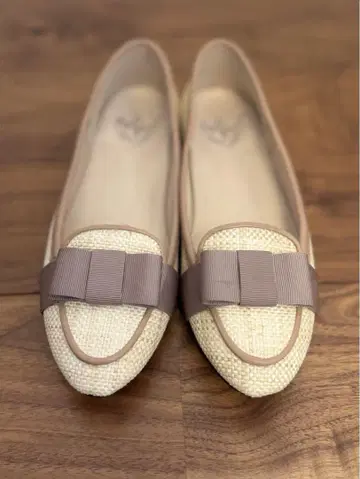 리본 포함 플랫슈즈 크림색 베이지 24cm