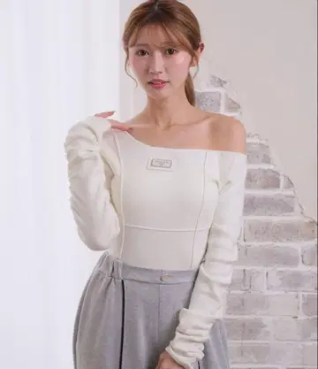 립서비스 포인트 플레이트 초커 니트