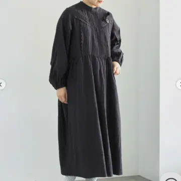 츠하루 바이 사만사 모스모스 앤티크풍 브로치 포함 원피스 차콜