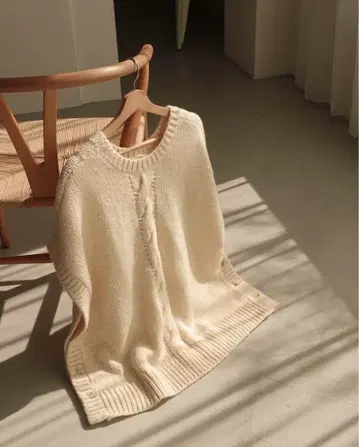 Alumu. 2wayarrangecabledesignknitvest