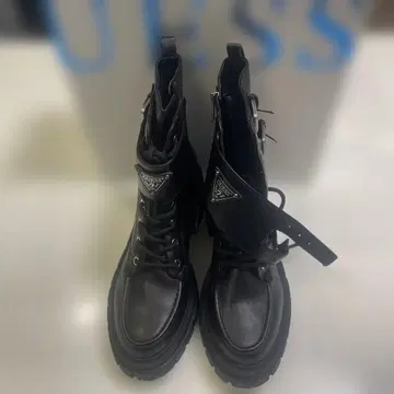 GUESS 블랙 레이스업 부츠