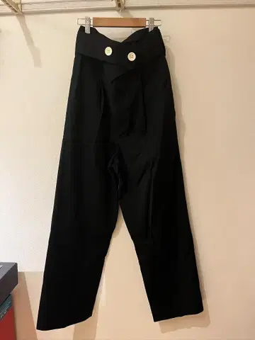 CINOH 블랙 와이드 팬츠 버튼 포함