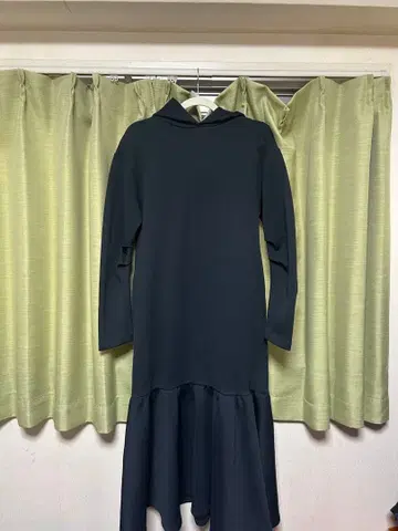 emmi atelier eco 종이상자 후디 원피스 블랙