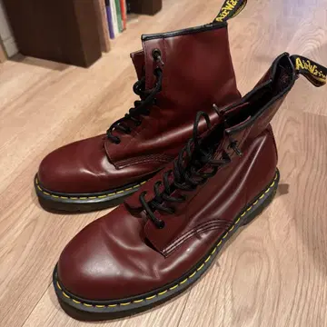 닥터마틴 1460 8홀 부츠
