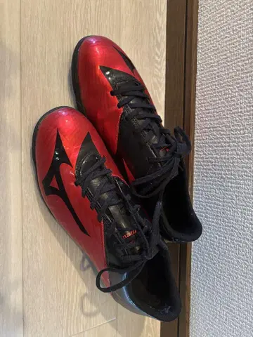 미즈노 축구 트레이닝 슈즈 26.5cm 블랙 x 레드