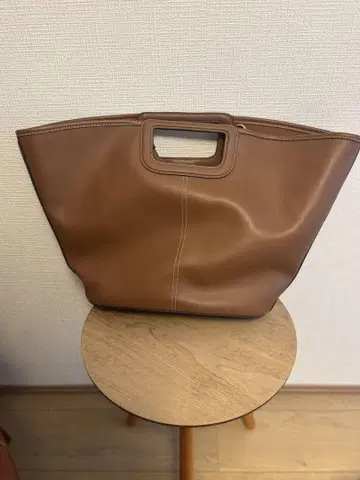 ZARA 브라운 토트백 핸들 포함