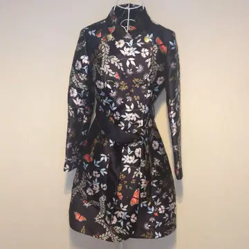 택 포함 미사용 Ted Baker 보타니컬 트렌치코트