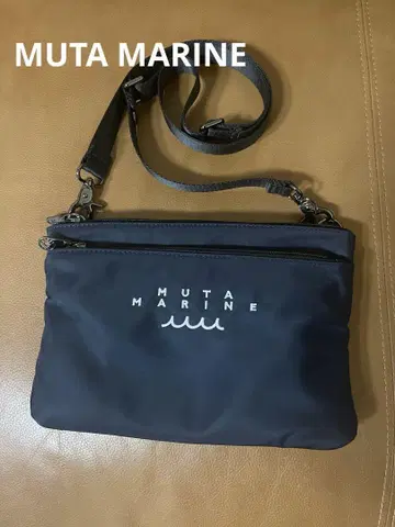MUTA MARINE 네이비 숄더백